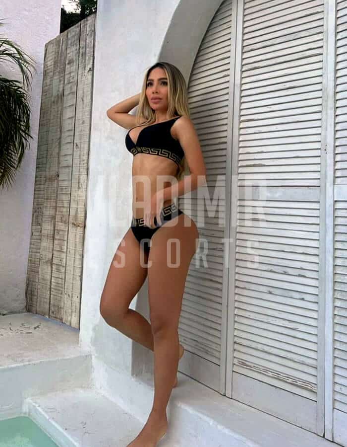Sexy Blonde Escort Available to in Bahamas